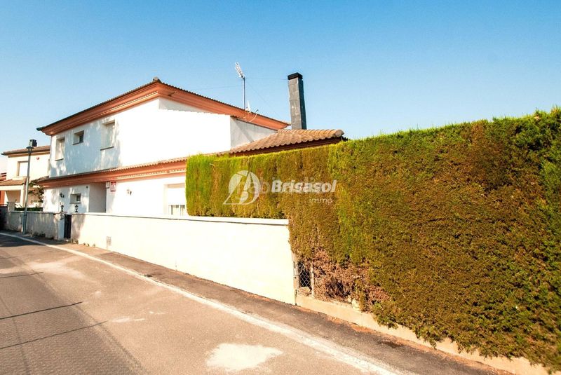 Foto ae5d5c69-9260-4089-8aea-f3379c52268a. Casa amb calefacció aparcament piscina a Valls
