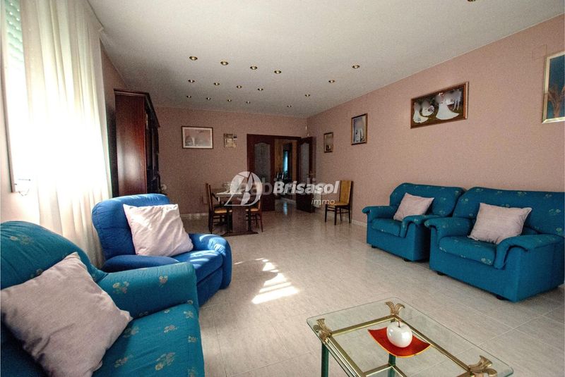 Foto f1c64638-2013-4654-950f-8ef67a32b261. Casa amb calefacció aparcament piscina a Valls