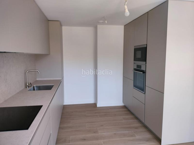 Foto b2a0d399-6bb9-46b3-8913-b36d2059145a. Piso en calle calle de josé luis pomarón herranz vivienda de dos dormitorios y salón cocina en jose luis pomarón. en Zaragoza