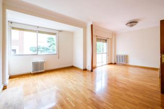 Appartement à Calle calle de pedro maría ric 36. Piso en pleno centro
