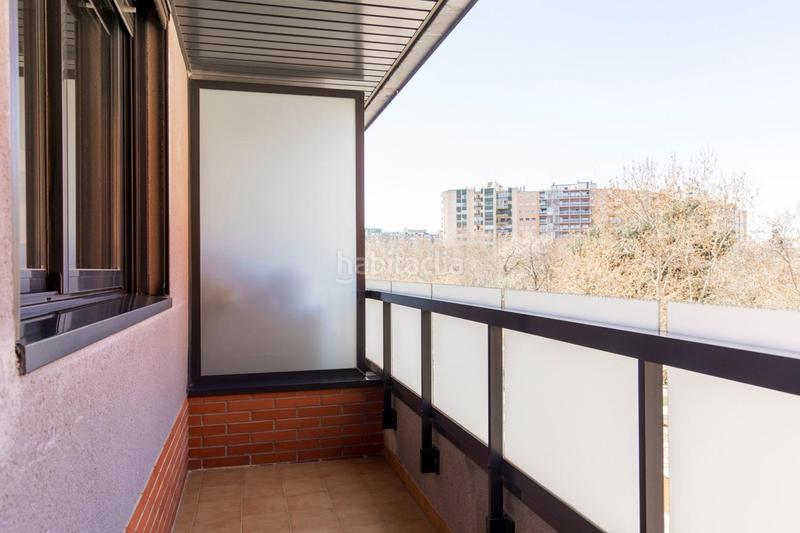 Foto f2ed47af-4d00-4ebf-8668-4e112dc2c2f4. Alquiler piso  en alquiler en parque bruil con plaza de garaje y trastero en Zaragoza