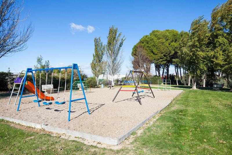 Foto 0636a2f8-7b74-4be8-9716-0f6d4671df2b. Xalet amb calefacció aparcament piscina a Garrapinillos Zaragoza