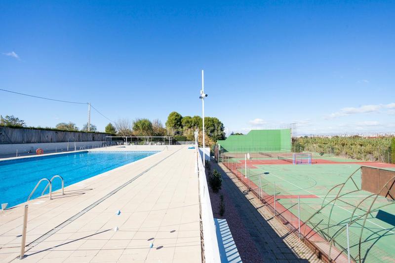 Foto 8bbebda6-1e42-47b6-9655-57afdd672b67. Xalet amb calefacció aparcament piscina a Garrapinillos Zaragoza