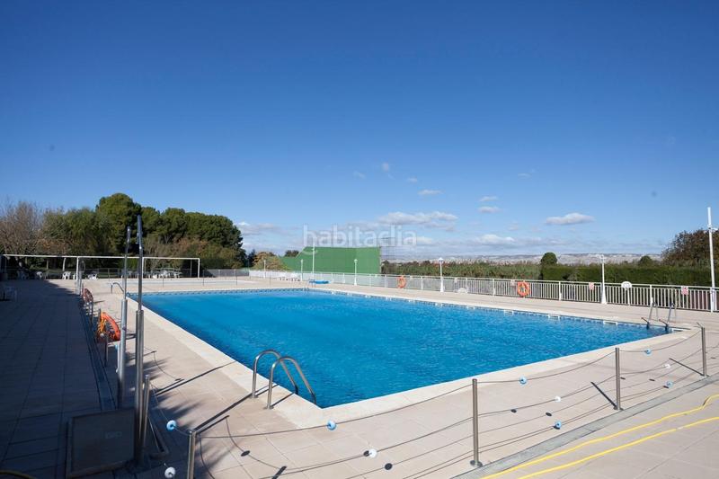 Foto d86d24ea-d6ec-4ea0-8fb7-15b102496c84. Xalet amb calefacció aparcament piscina a Garrapinillos Zaragoza