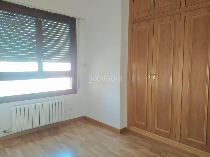 Foto 3251a427-5d3b-4e05-b629-ea46ecc7b883. Rent flat in avenida camino de las torres 3 in La Granja Zaragoza
