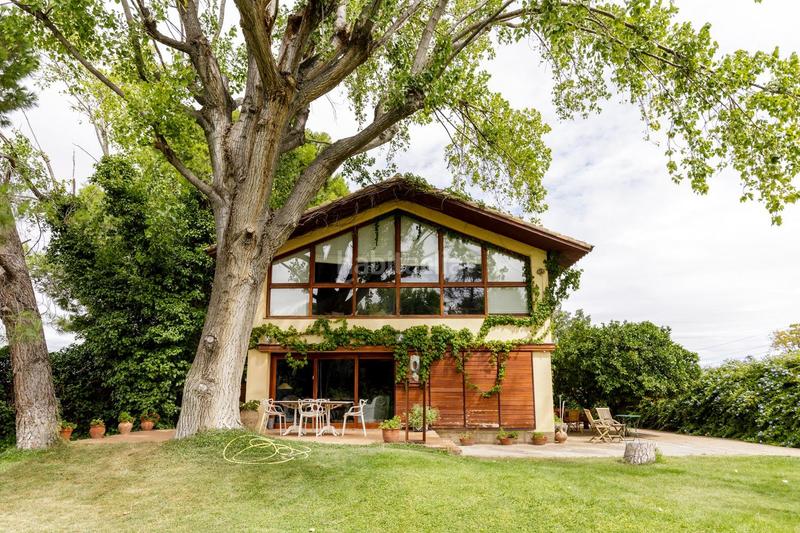 Foto 3d205066-f6e3-48d6-8ba9-329827f3430b. Chalet with heating parking in Miralbueno Zaragoza