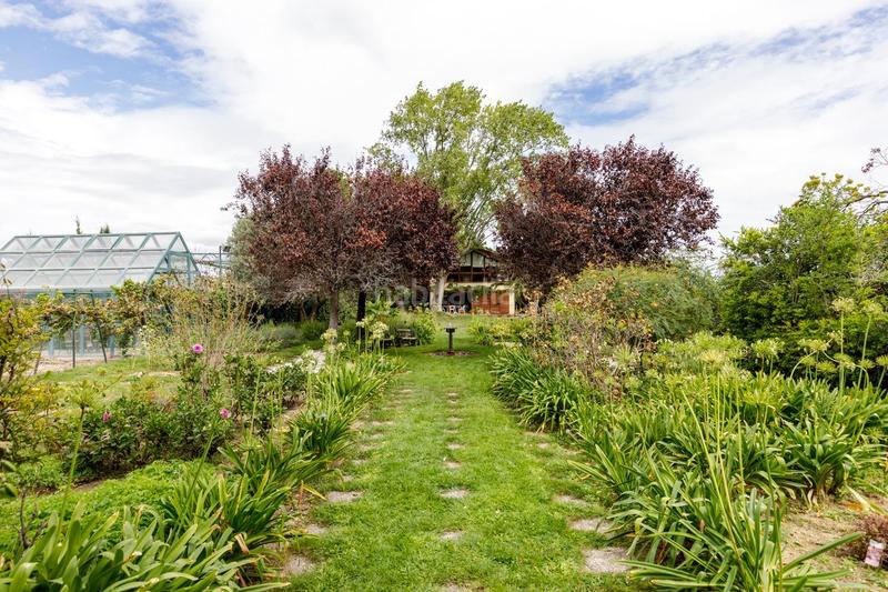 Foto 49274093-8f95-49c1-914d-7d7900e4cf89. Chalet with heating parking in Miralbueno Zaragoza