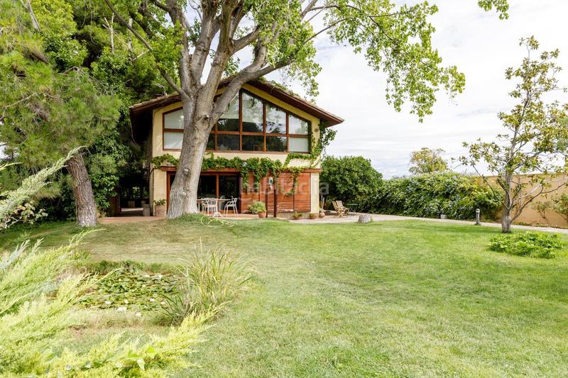 Foto 638ebf16-5e7d-4ef1-97dd-f1211d694533. Chalet with heating parking in Miralbueno Zaragoza