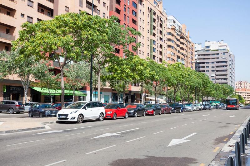 Foto 09427c07-808f-4cb6-a8da-124e99f640ea. Flat in avenida gutierrez mellado 11 in Romareda Zaragoza