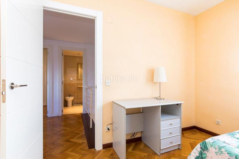 Foto 5d6dae4f-3553-4c0b-85d4-ad315994a08d. Flat in avenida gutierrez mellado 11 in Romareda Zaragoza