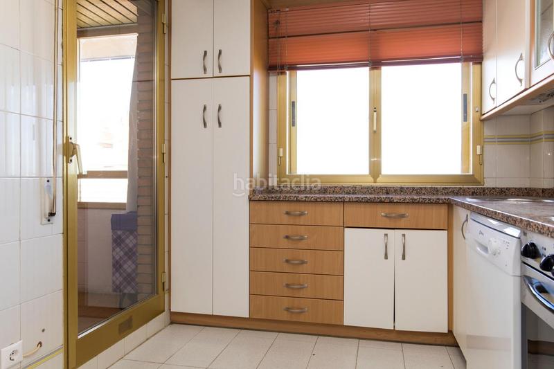 Foto a4b441a4-9509-4c54-a495-50032193f09d. Flat in avenida gutierrez mellado 11 in Romareda Zaragoza