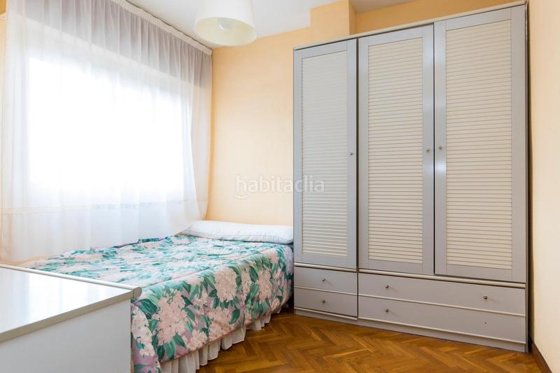 Foto dbd60818-8a64-43ca-978a-c71af054d020. Flat in avenida gutierrez mellado 11 in Romareda Zaragoza