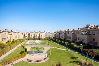 Casa a schiera  Calle ibon de la solana 12. Chalet adosado en residencial los arces