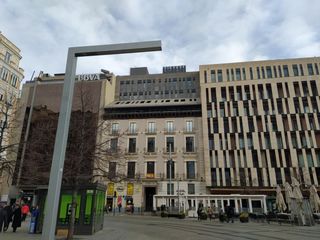 Rent Office space in Calle coso 33. Zaragoza  oficina en alquiler en coso pza. españa