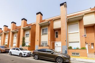 Maison jumelée  Tena valle de. Magnífico adosado con jardín, bodega y buhardilla en maría de hu