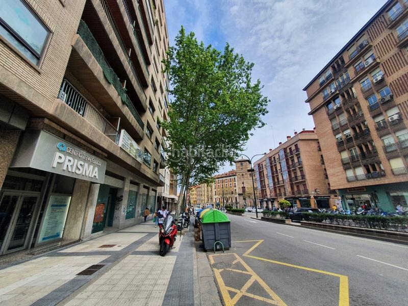 Foto d3aa35f8-0d2c-4b1f-ad94-ca75ea121d01. Lloguer local comercial a avenida cesar augusto 29 a Zaragoza