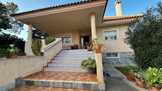 Chalet  Avenida francisco de cordoba. Excelente