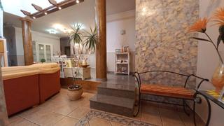 Casa adossada  Calle guzmán el bueno. Excelente situacion