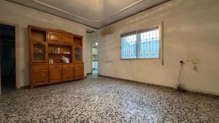 Doppelhaus in Calle mayor 141. Planta baja