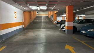 Autoparkplatz  Calle pintor balaca. Excelente