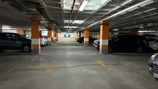 Autoparkplatz  Calle pintor balaca. Excelente