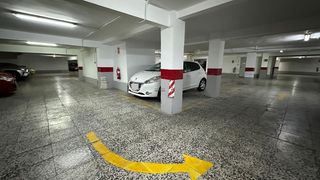 Autoparkplatz  Calle pintor balaca. Excelente