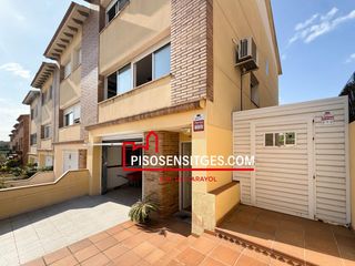 Casa adossada a Calle de la Mare de Déu de la Cova