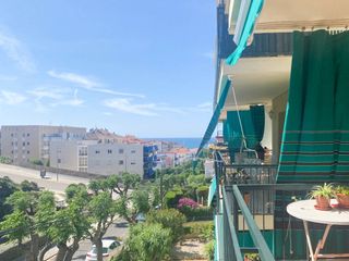 Etagenwohnung  Calle angel guimera. Piso con terraza en zona els molins.