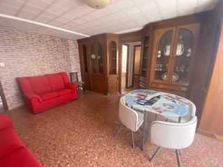 Pis a Calle Poeta Mas y Ros