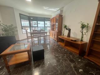Lloguer Pis  Avenida cardenal benlloch. Trabajadores y familias! 4 dormitorios. exterior, con ascensor,