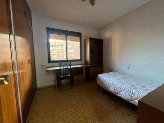 Miete Etagenwohnung  Avenida aragón. Estudiantes!!! alquiler para temporada 20252026. 3 habitaciones