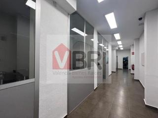 Location Local commercial  Avenida cardenal benlloch. Necesitas un local para colocar tu actividad con un gran paso de
