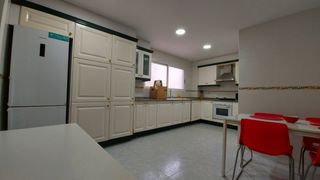 Rent Flat  Avenida cataluña. !! estudiantes curso 20262027 !!  vivienda de 158 metros utiles