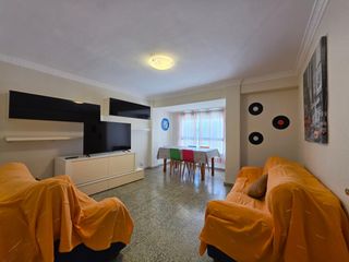 Rent Flat  Avenida blasco ibanez. Estudiantes curso 2026 2027  en blaso ibañez. amplio piso, ubica