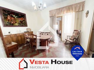 Casa  Calle baeres. Planta baja con patio y 3 habitaciones para reformar
