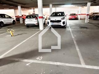 Location Parking voiture  Carrer alcalde mariano beviá. Plazas de garaje en alquiler