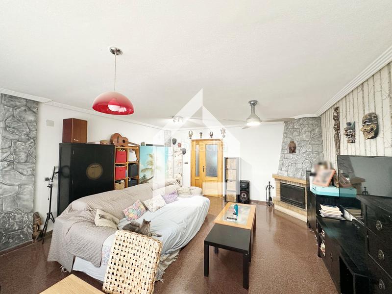 Foto 8d07a0c2-978b-41ed-bb72-538eb57dc25c. Semi detached house with fireplace in Centro Mutxamel