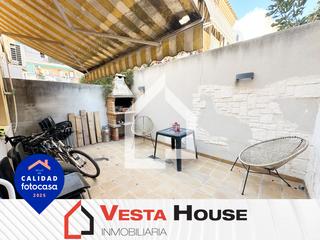 Reihenhaus  Carrer elda. Adosado con urbanización y piscina con 4 habitaciones