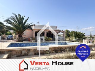 Xalet  Cam� del ramonet. Casa r�stica con gran parcela y piscina