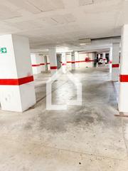 Aparcament cotxe  Carrer gabriel miró. Plaza de garaje amplia en zona centro