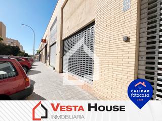 Local commercial  Calle de perú. Local de 140 metros en zona comercial