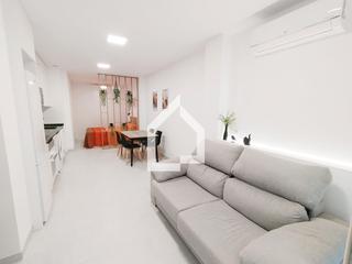 Location Appartement  Carrer san isidro. Loft en zona centro para 11 meses