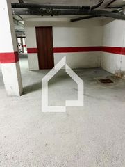Autoparkplatz  Calle novelda. Garaje y amplio trastero