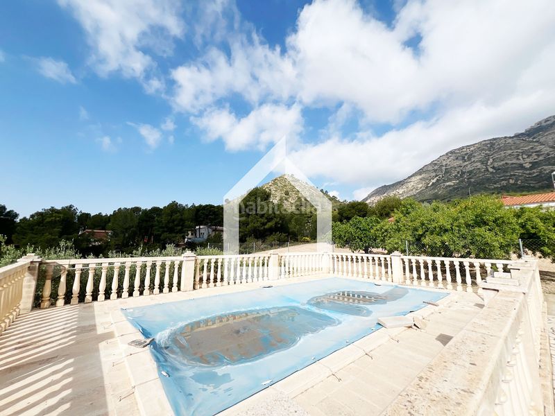 Foto 3405c456-e79c-4988-85d8-d3ac5c41fe10. Xalet amb xemeneia aparcament piscina a Tibi