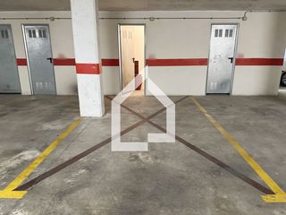 Lloguer Aparcament cotxe  Carrer gabriel miró. Garaje en alquiler en zona universidad