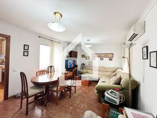 Appartamento  Avinguda ancha de castelar. Piso amplio con 2 habitaciones, balcón para entrar a vivir