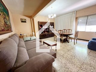 Etagenwohnung  Calle san pascual. Piso amplio de 3 habitaciones con patios