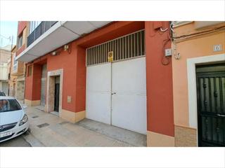 Local commercial à Albuixarres. Se vende un almacén situado entre la calle dr. ferrán y la calle