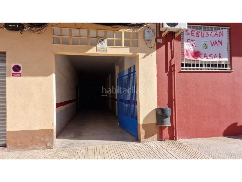 Foto f2f6b2b6-5589-4b8c-bbb4-860d27734ea8. Aparcament cotxe a Sants Patrons Alzira