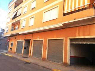 Aparcament cotxe a Pere Crespí. Ofrecemos garaje cabina cerrada en zona sagrada familia de 16 m2